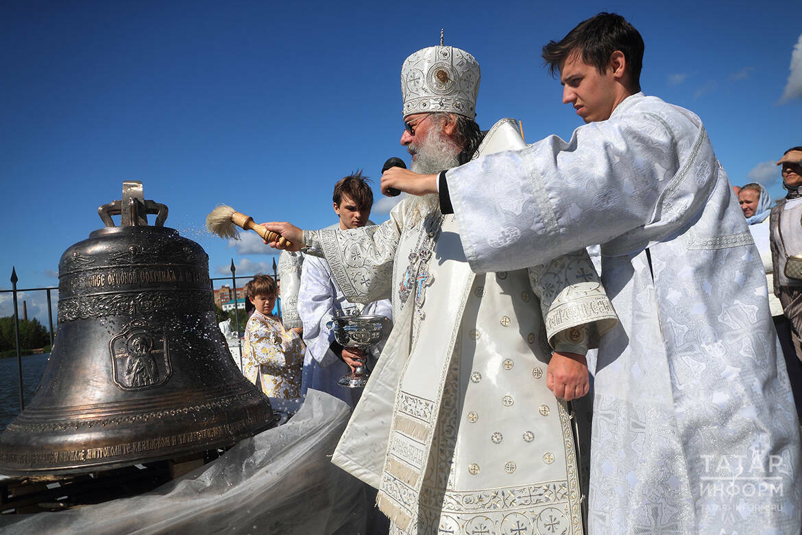 Первый престольный праздник и освящение колоколов: в храме на Казанке прошли торжества