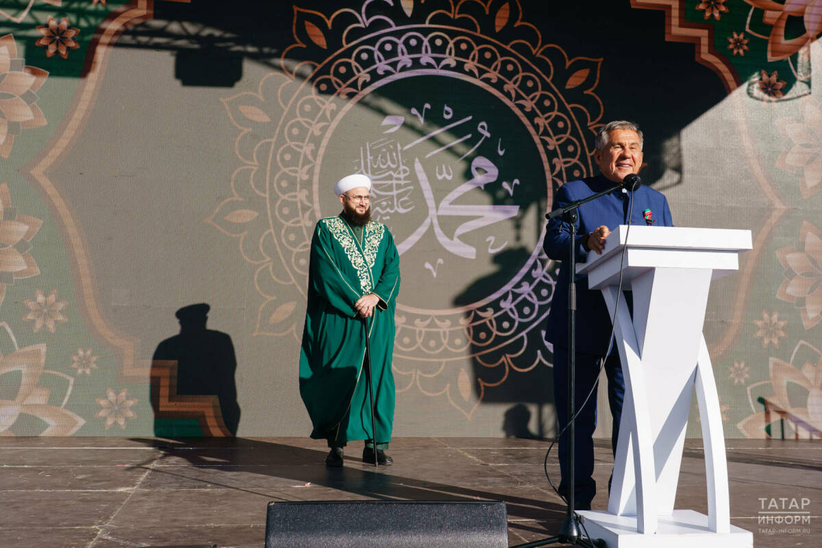 Раис Татарстана посетил общегородской Мавлид в Казани