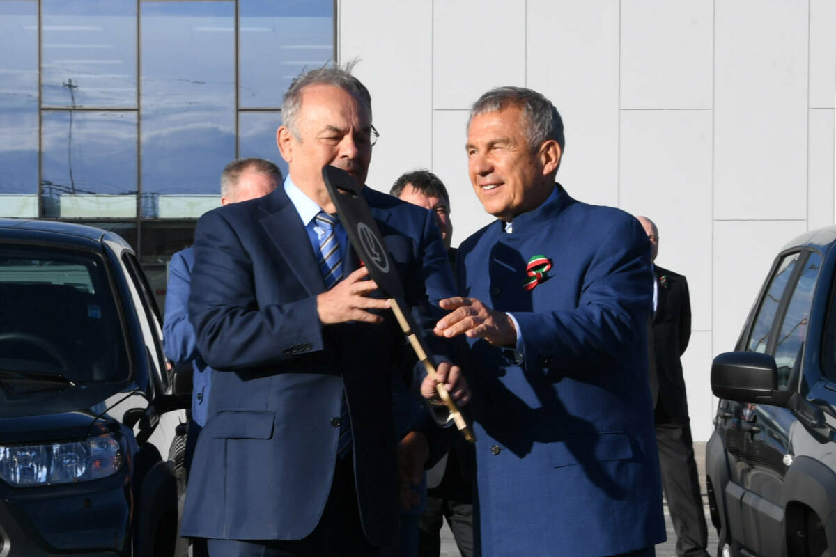 Минниханов вручил автомобили победителям республиканского смотр-конкурса муниципалитетов