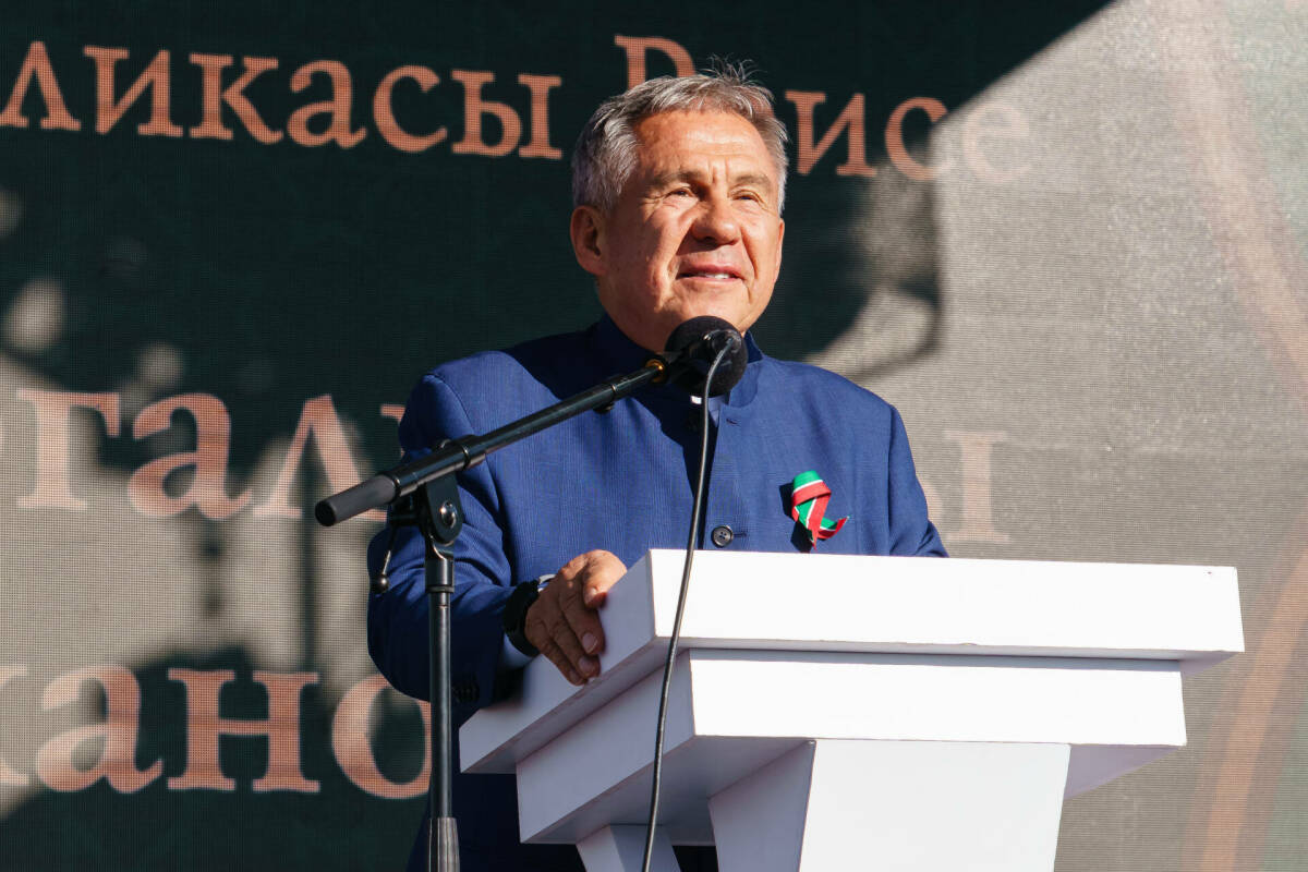 Раис Татарстана посетил общегородской Мавлид в Казани