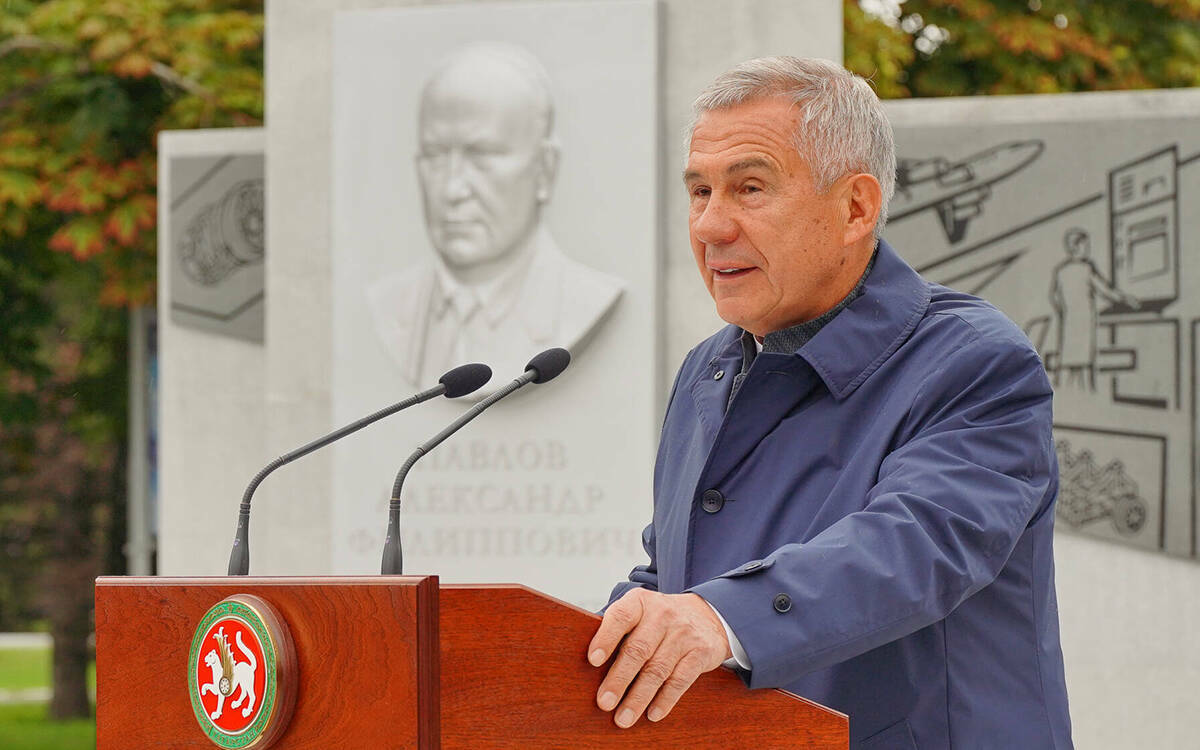 Память об авиастроителях, дворы и парки: что Минниханов открыл в Казани в День республики