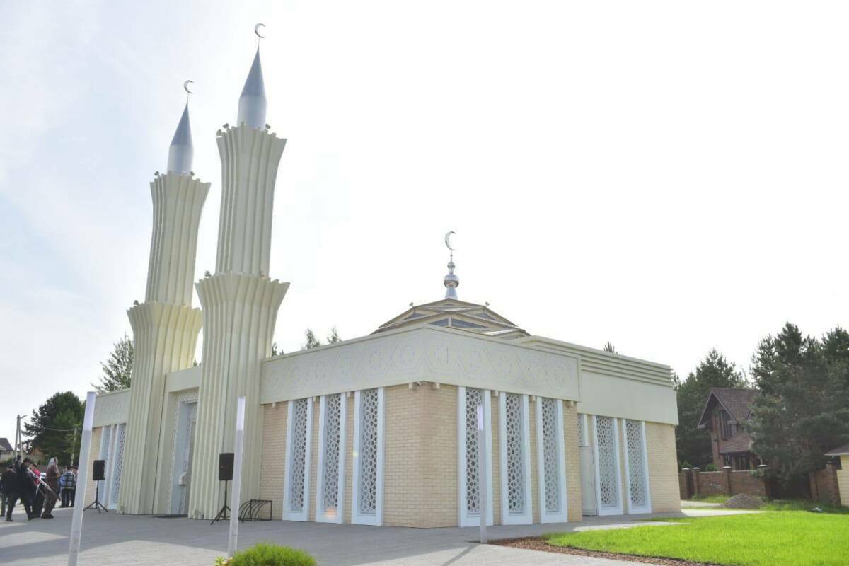 В Набережных Челнах в День республики открылась новая мечеть «Изге Ай»