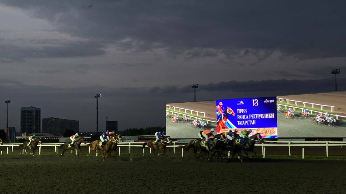 В Казани прошли скачки в честь участников СВО