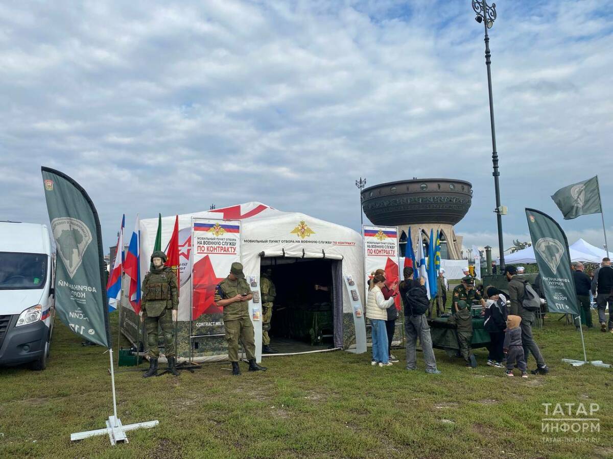Республика көненә багышланган бәйрәмдә хәрби хезмәткә сайлап алу мобиль пункты ачылды