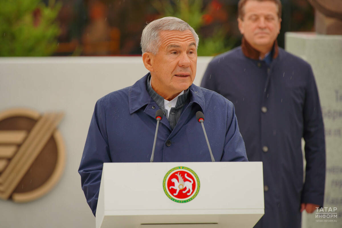 Минниханов открыл в Казани новый сквер – он носит имя Бориса Тихомирова