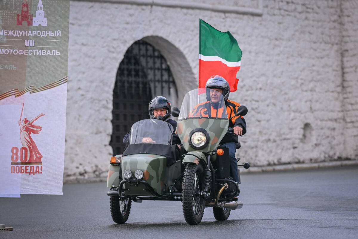 Память о Туфане, «Играй, гармонь» и Раис на «Урале»: в Казани отмечают День республики