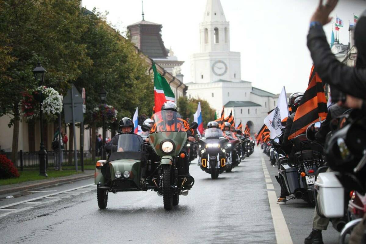 Минниханов поучаствовал в мотофестивале «Два Кремля»