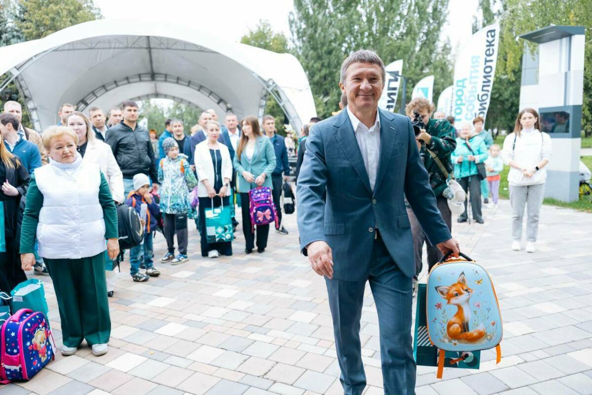 Сотрудники нижнекамского СИБУРа помогли детям из малообеспеченных семей собраться в школу