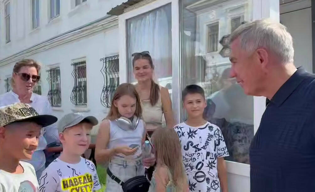 Минниханов поделился с будущими первоклассниками воспоминаниями о первом школьном дне