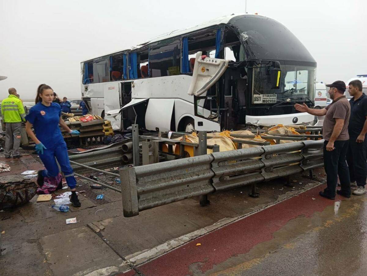 В Тульской области автобус влетел в пункт оплаты, 30 человек пострадали