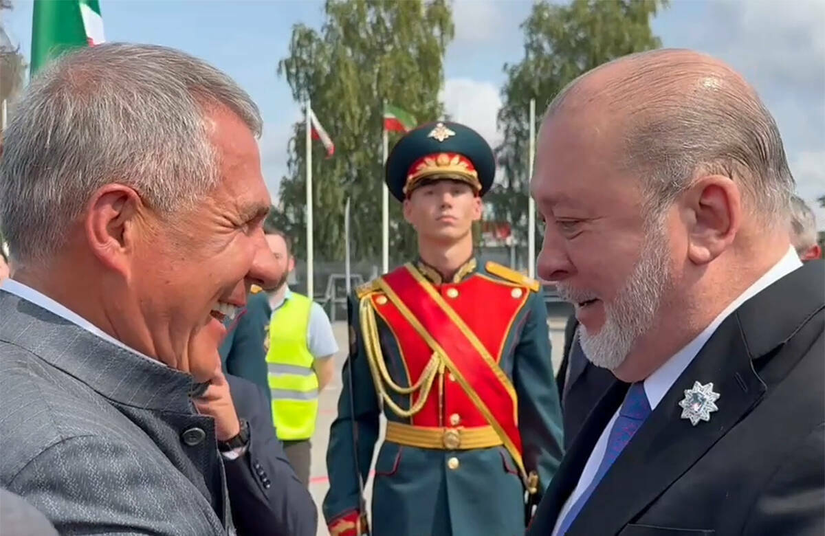 Золотой Boeing, чак-чак, Aurus и новые проекты: как Минниханов встречал короля Малайзии