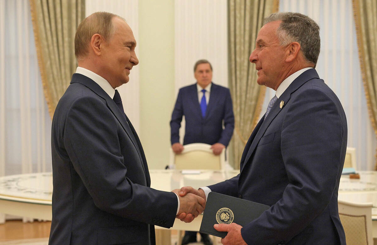 Между Москвой и Вашингтоном – Абу-Даби: что известно о планах встречи Путина и Трампа