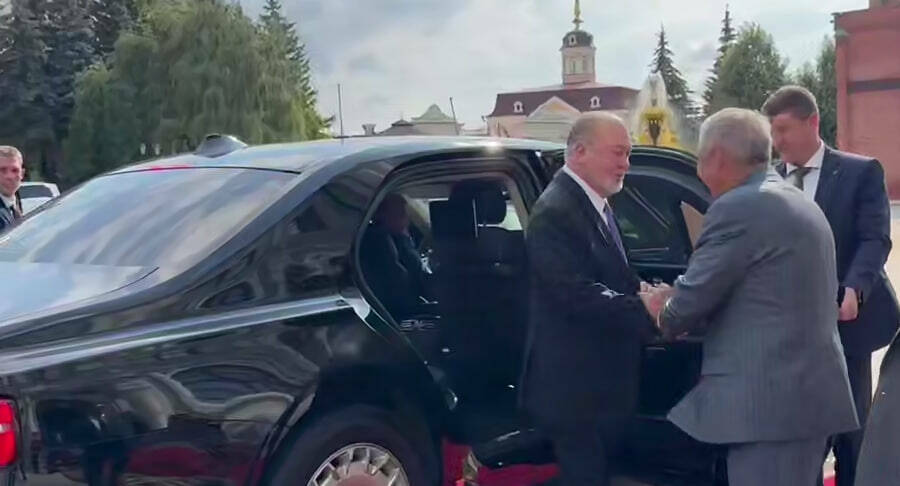 Король Малайзии приехал в Казанский Кремль на «Аурусе»