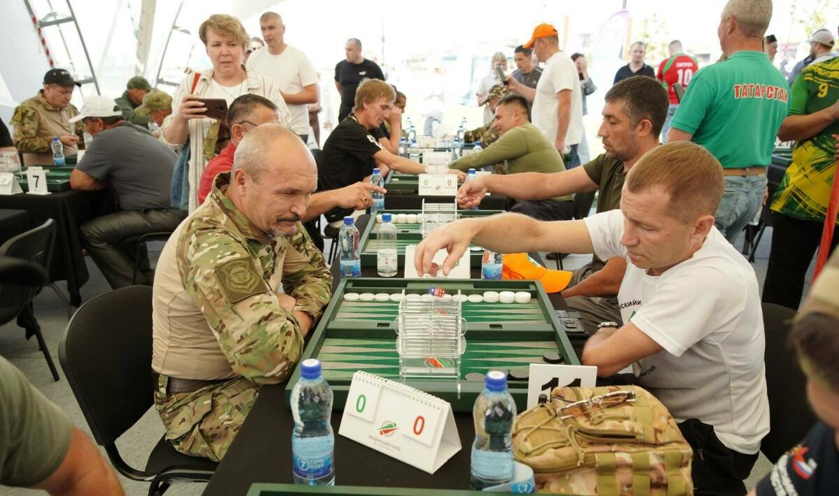 Соревнования Кубка Раиса РТ по нардам среди ветеранов СВО стартовали в Казани