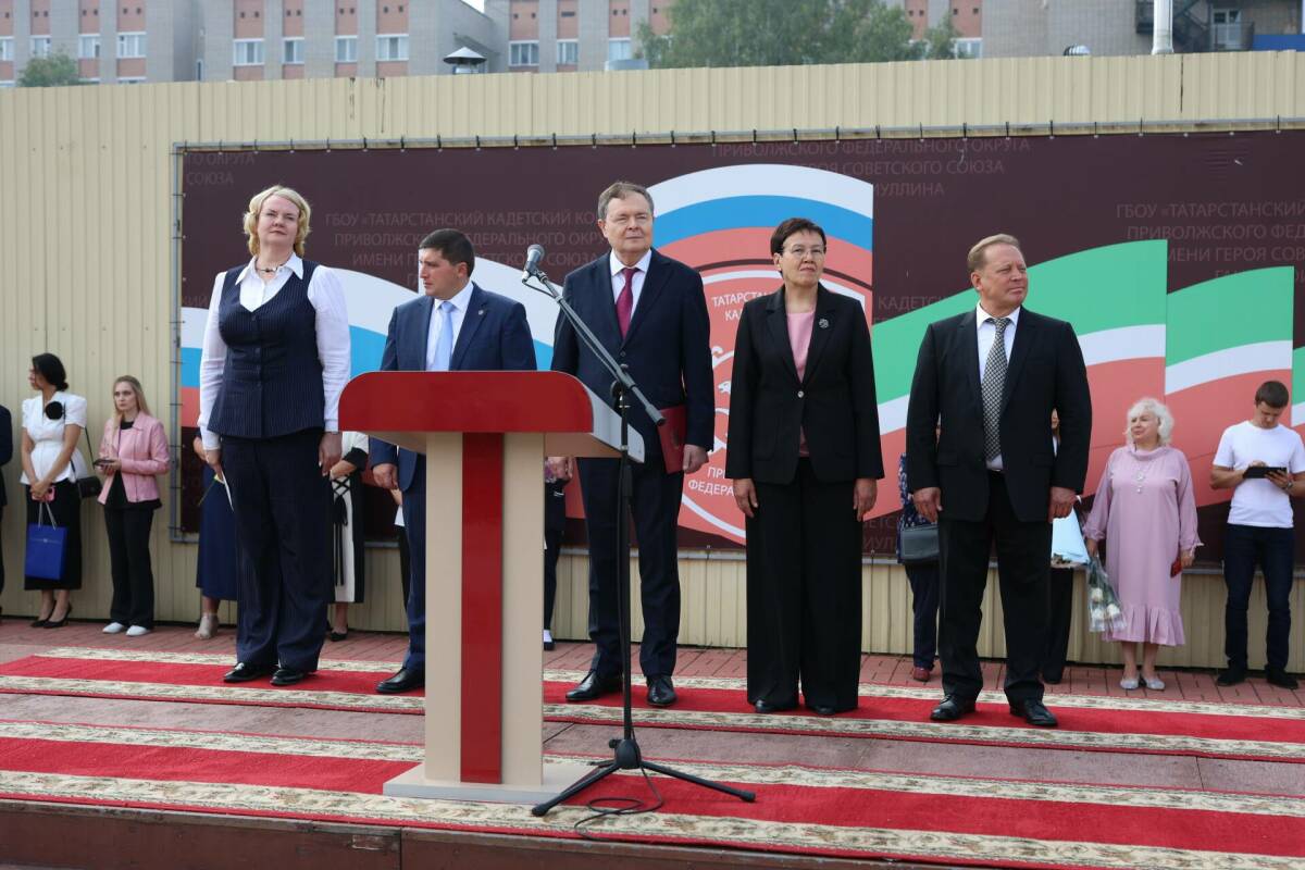 Игорь Комаров поздравил воспитанников Татарстанского кадетского корпуса с Днем знаний