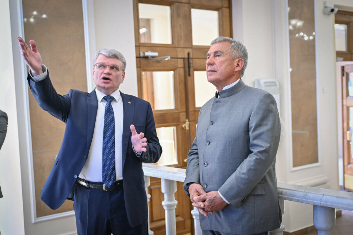 Минниханов оценил в КГМУ оборудование для реабилитации участников СВО