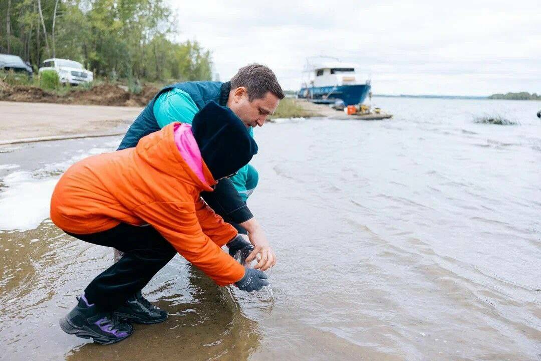 «Нижнекамскнефтехим» выпустил в Каму четвертую партию стерляди