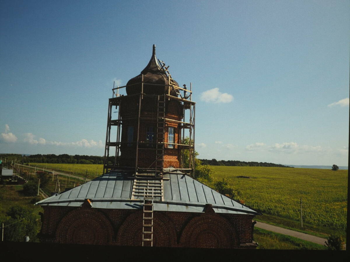 «С надеждой на возрождение»: открылась выставка фото с высоты старинных храмов Татарстана