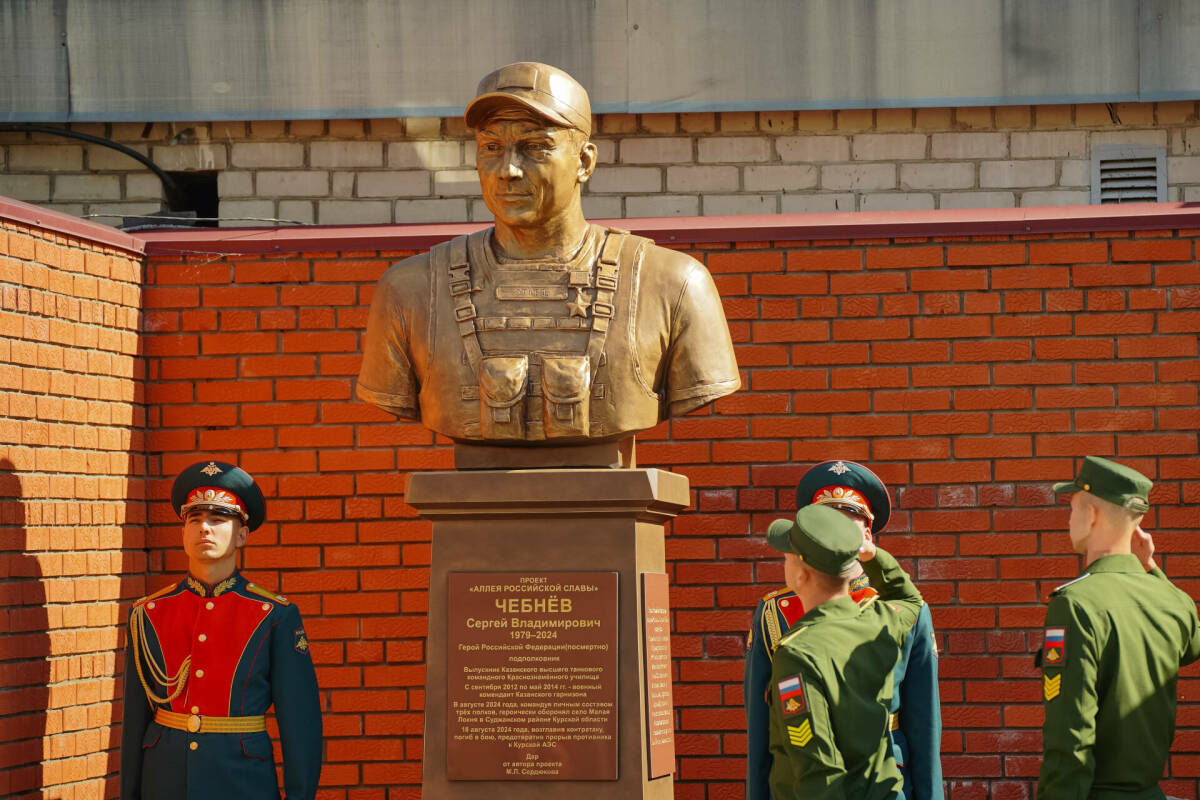 В Казани торжественно открыли бюст-памятник Герою России Сергею Чебнёву