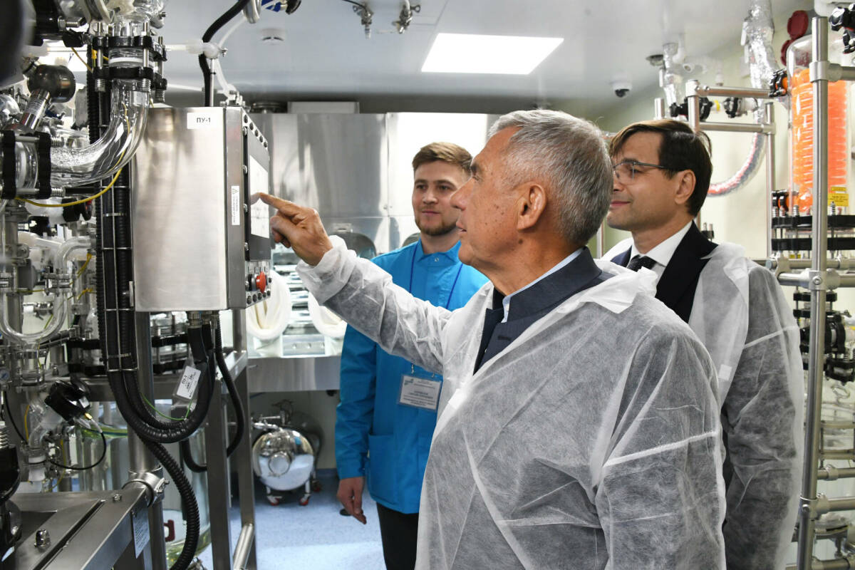 Минниханов дал старт производству в Казани ингредиентов лекарств от онкозаболеваний
