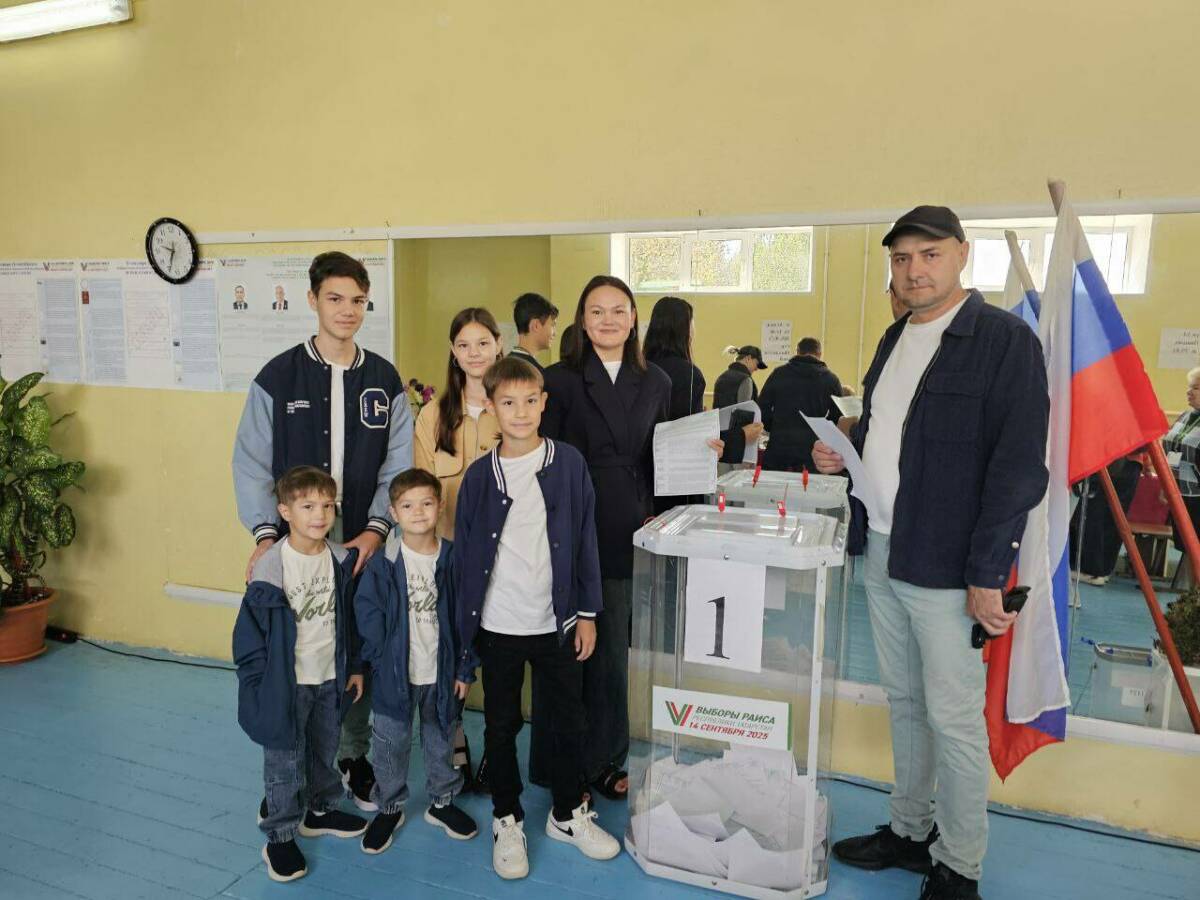 Многодетная семья Шайгардановых из Бугульмы приняла участие в выборах Раиса РТ