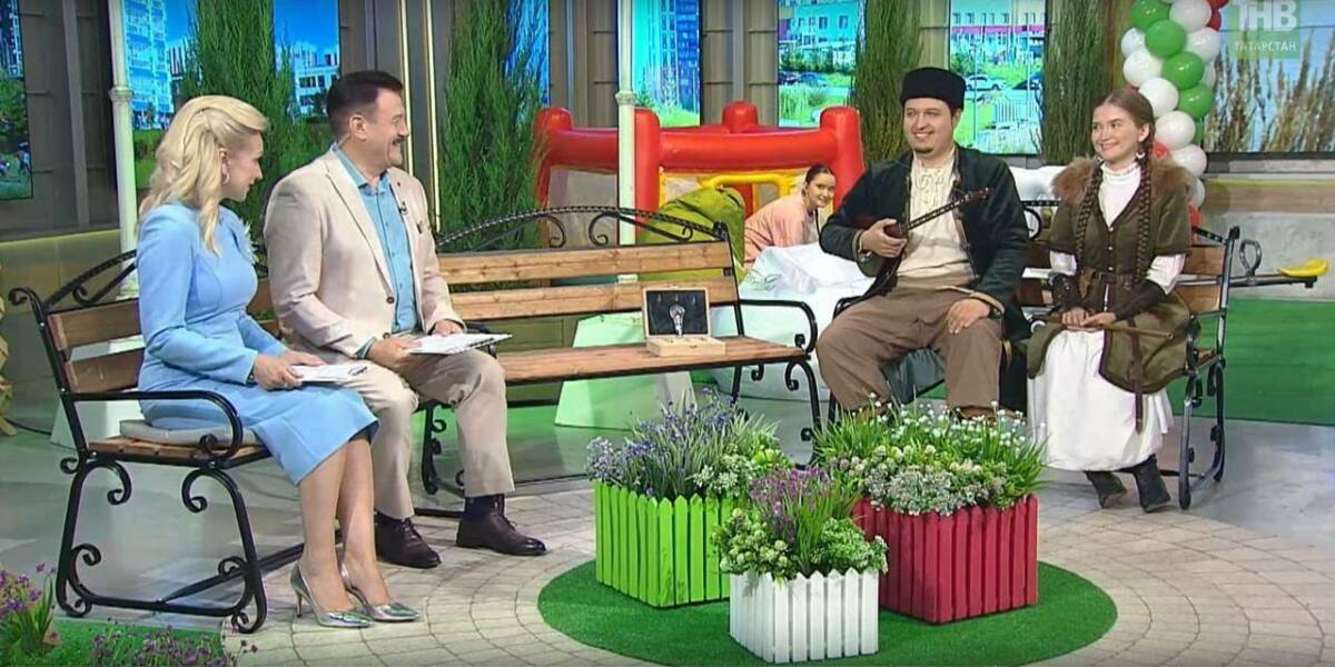 Этномузыканты Асхадуллины рассказали, что пойдут на выборы в национальных костюмах