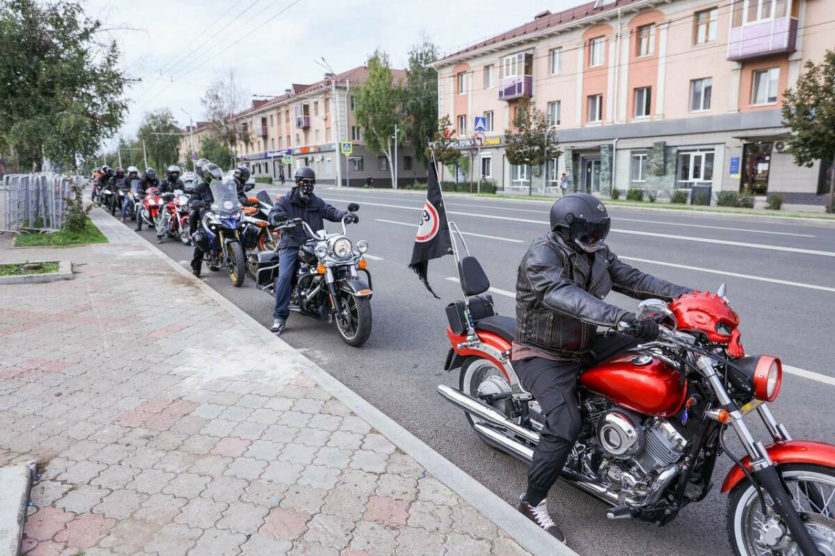 Байкеры Альметьевска приехали на выборы единой колонной