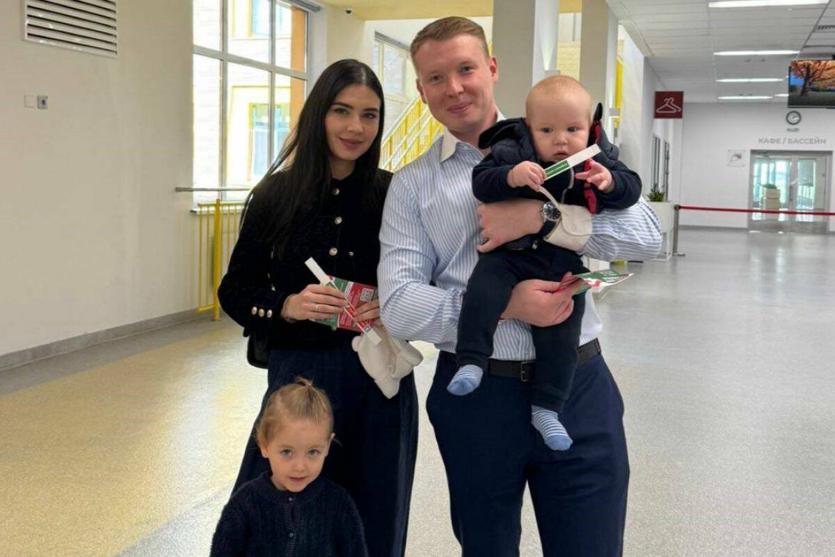 Депутат Казгордумы Шарапов вместе с семьей проголосовал на выборах Раиса РТ