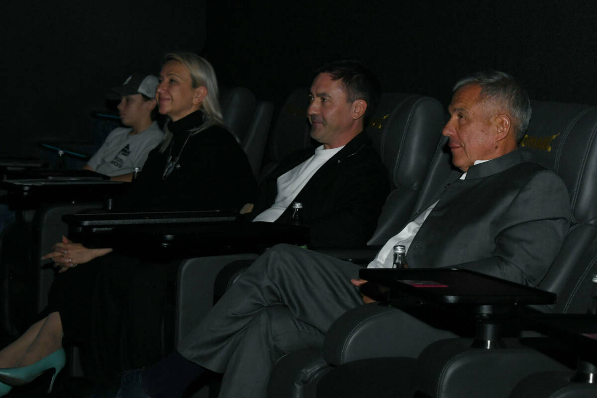Минниханов посетил премьерный показ мультсериала «Туган Батыр»
