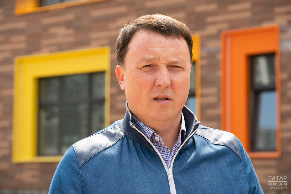 Айзатуллин призвал глав 10 отстающих районов проконтролировать капремонт жилых домов