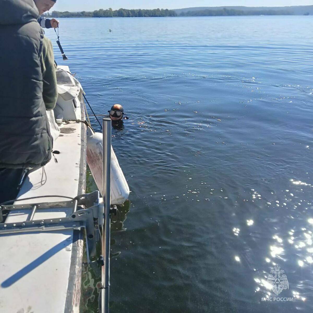 Водолазы нашли тело одного из пассажиров перевернувшегося на Волге катера