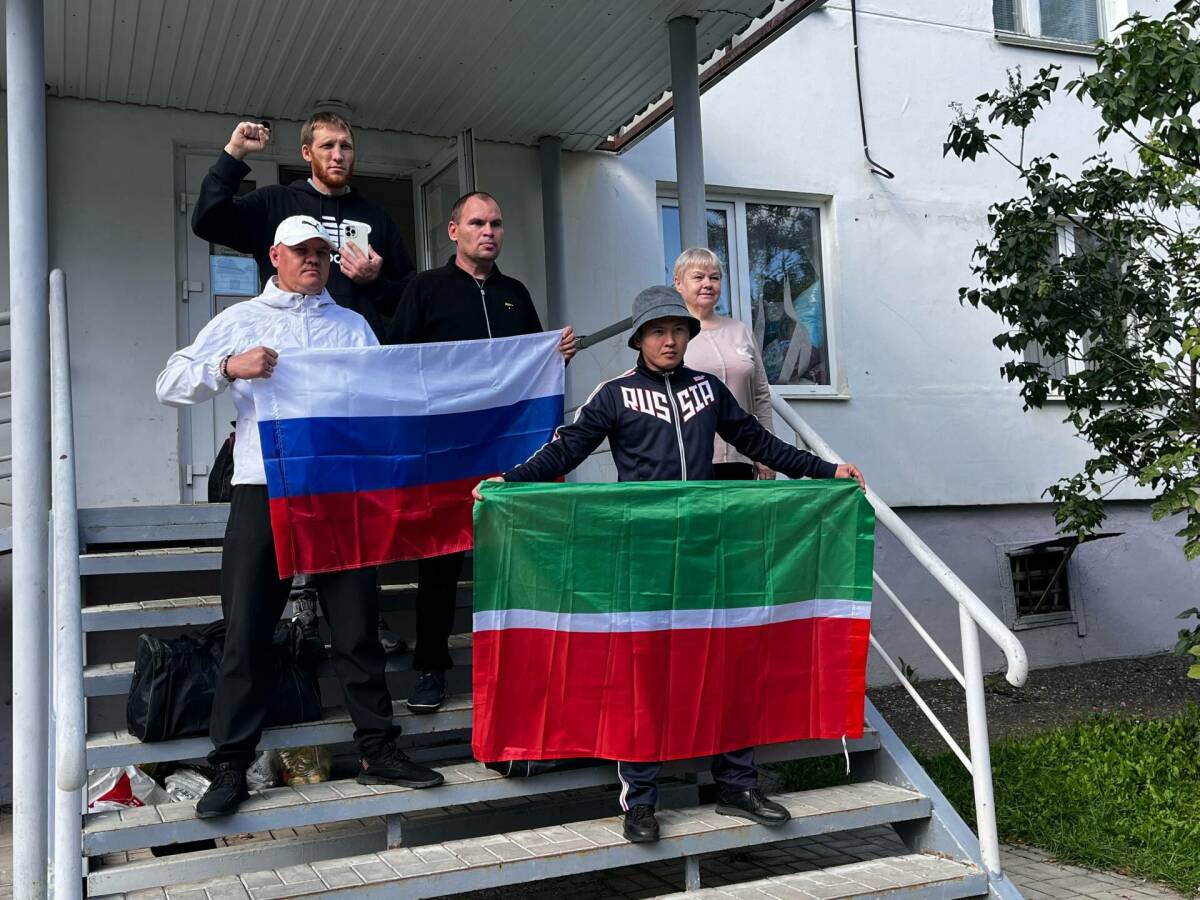 Почти 2,7 тыс. будущих контрактников получили сумки от волонтеров Нижнекамска