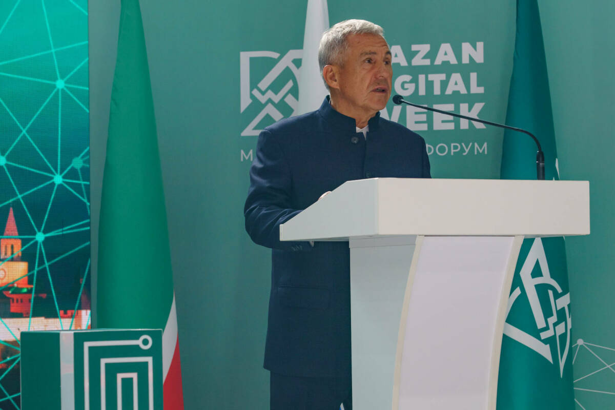 Минниханов дал старт форуму Kazan Digital Week-2025