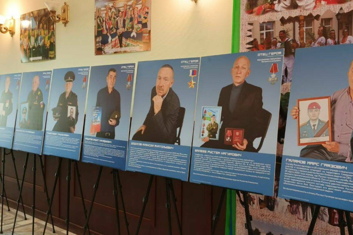 Передвижная фотовыставка «Отец Героя» приехала в Аксубаево и Муслюмово