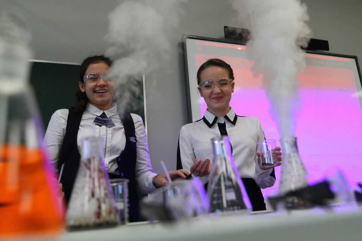 Премии для учителей и школьников: Татарстан запускает масштабный проект «ФизХим прорыв»