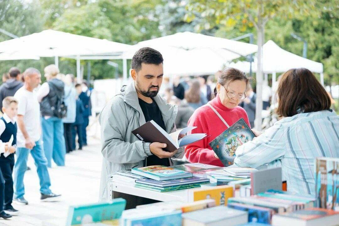 «Книга – это дверь в весь мир»: фестиваль «Смены» в Нижнекамске объединил тысячи людей