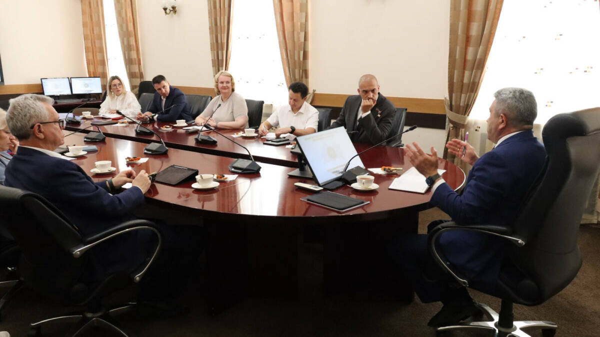 Герой России Расим Баксиков начал стажировку в Минобрнауки Татарстана