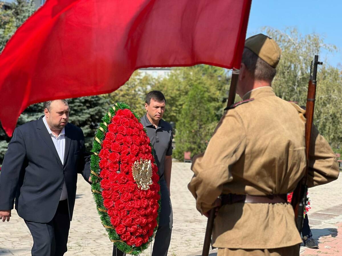 В Лисичанске почтили память освободителей и отметили День города