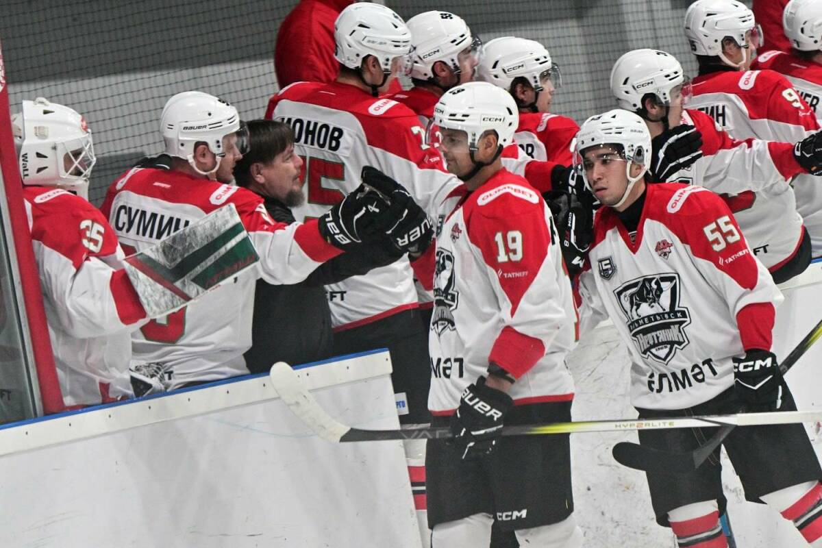 «Нефтяник» и «Челны» сыграют против друг друга в регулярном чемпионате ВХЛ