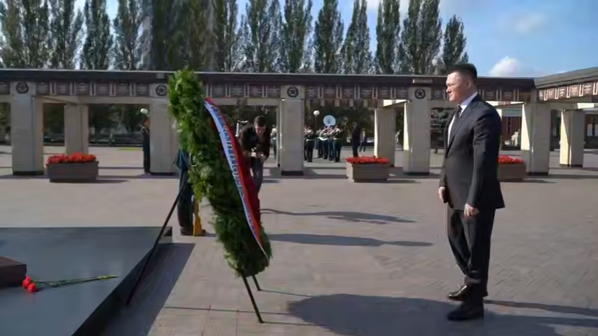 Генеральный прокурор РФ Игорь Краснов возложил венок к Вечному огню в Казани