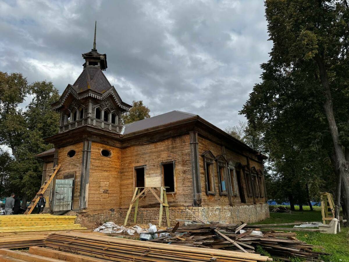 Деревянное ремесленное училище отреставрируют в Менделеевском районе к ноябрю
