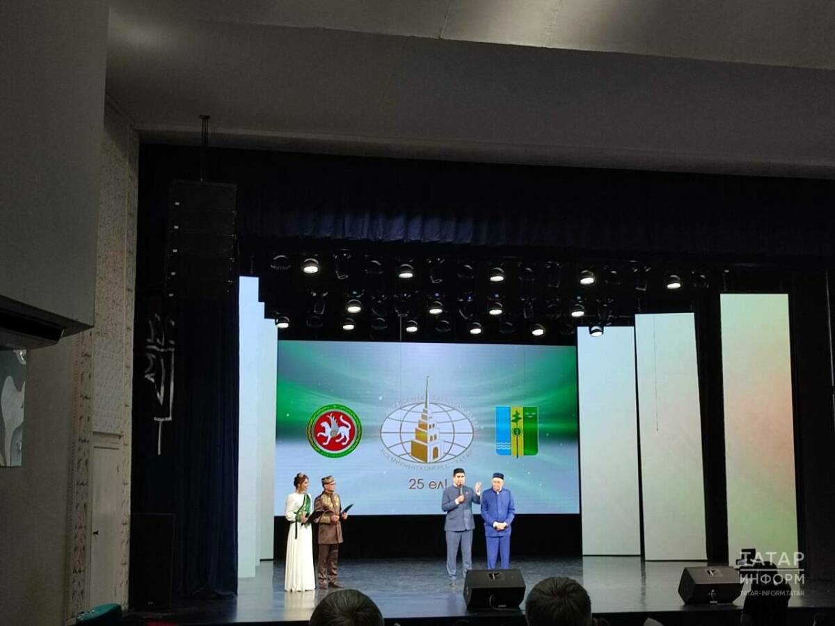 Данис Шакиров поздравил Нижнекамское отделение Всемирного конгресса татар с 25-летием