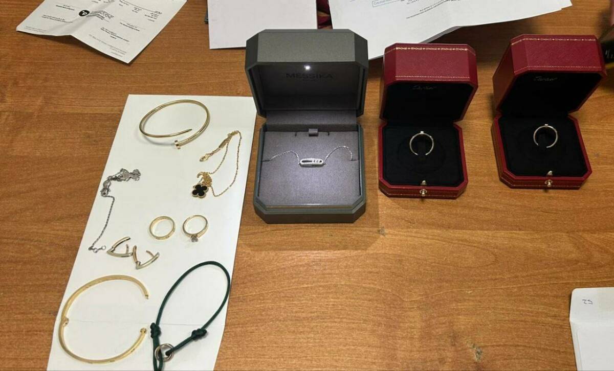 Жительницу Татарстана ждет суд за контрабанду ювелирки на 2 млн рублей