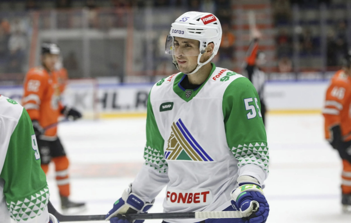 В «Салавате Юлаеве» объяснили, почему обменяли Хмелевского в «Ак Барс», а не в «Авангард»