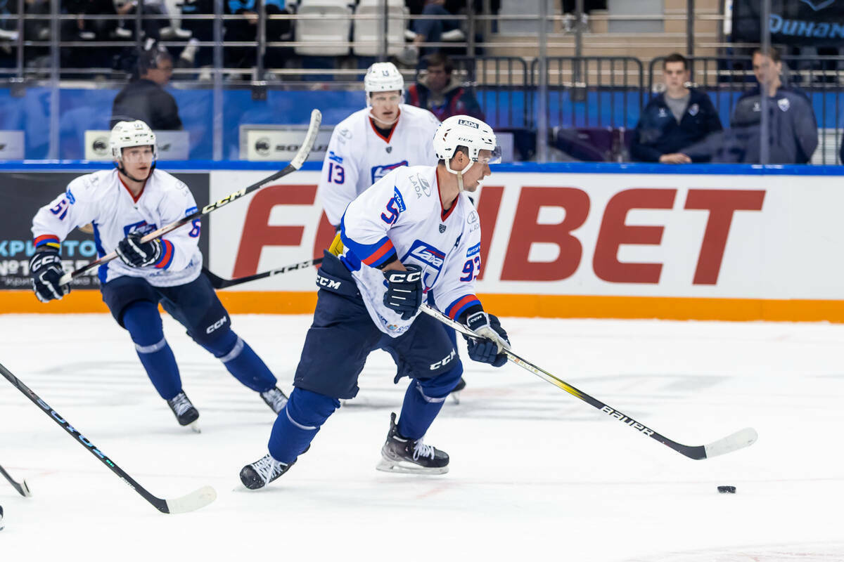 «Салават Юлаев» подписал пробные контракты с двумя нападающими