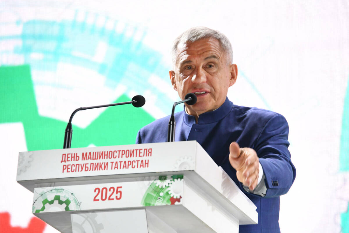 Речь Минниханова, «Ансат» и песни Трофима: как в Челнах отметили День машиностроителя