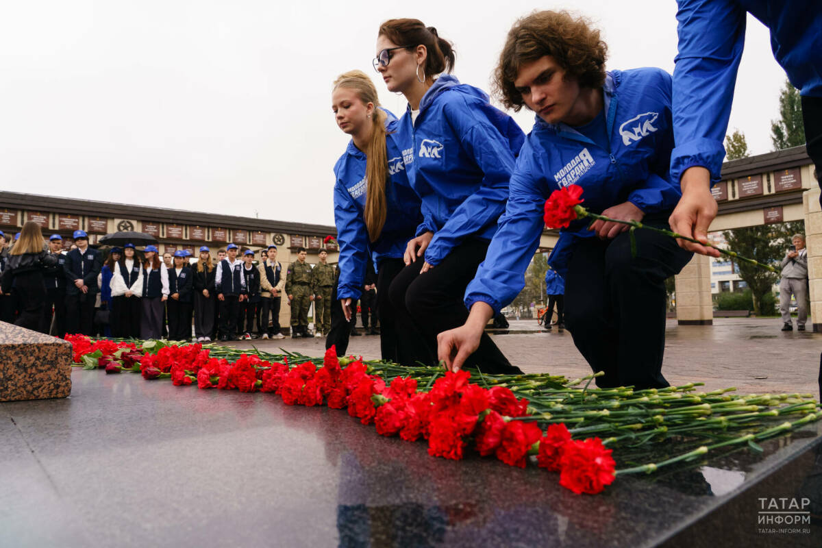 Школьники, студенты и общественники Казани присоединились к акции против терроризма