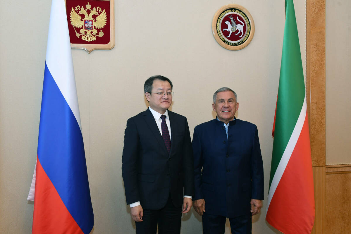 Миңнеханов Казанда Кытай мәгариф министры урынбасары Цзянфэн Ду белән очрашты