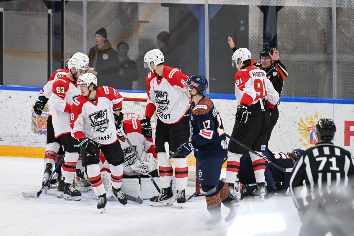 «Нефтяник» сыграет с «Магниткой» в гостях в рамках регулярного чемпионата ВХЛ