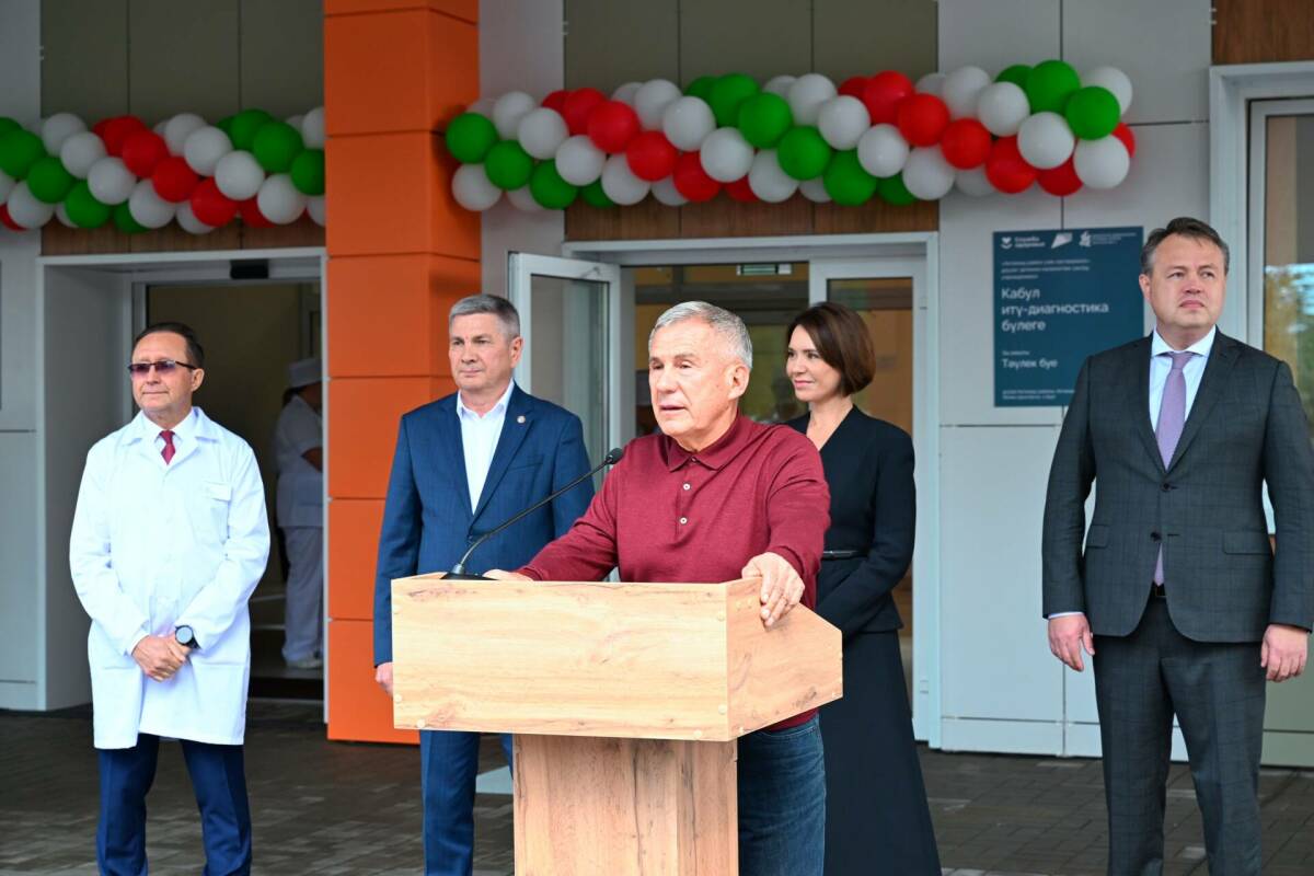 Миңнеханов Актаныш үзәк район хастаханәсенең кабул итү бүлегенең яңа бинасын ачты